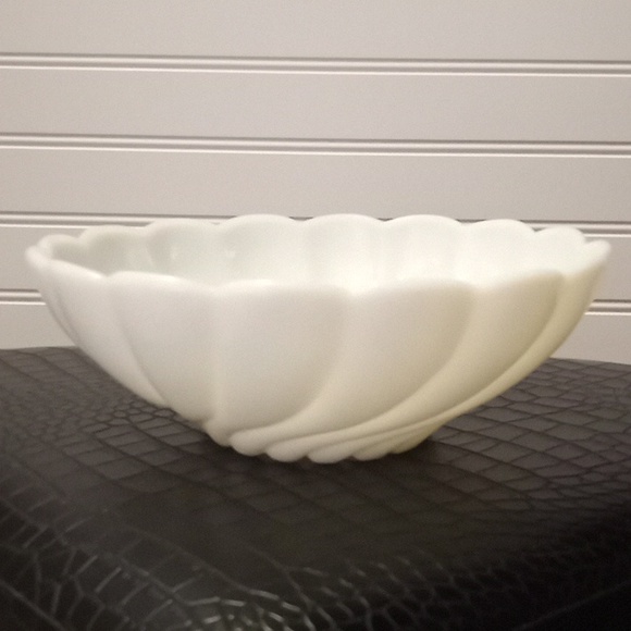 Scalloped Milk Glass Bowl - Picture 8 of 8